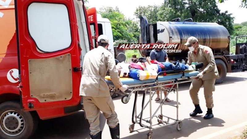 Mototaxista fratura braço e perna ao bater na traseira de caminhão estacionado no Bairro Cidade Alta, em Rolim de Moura Mototaxista fratura braço e perna ao bater na traseira de caminhão estacionado no Bairro Cidade Alta, em Rolim de Moura