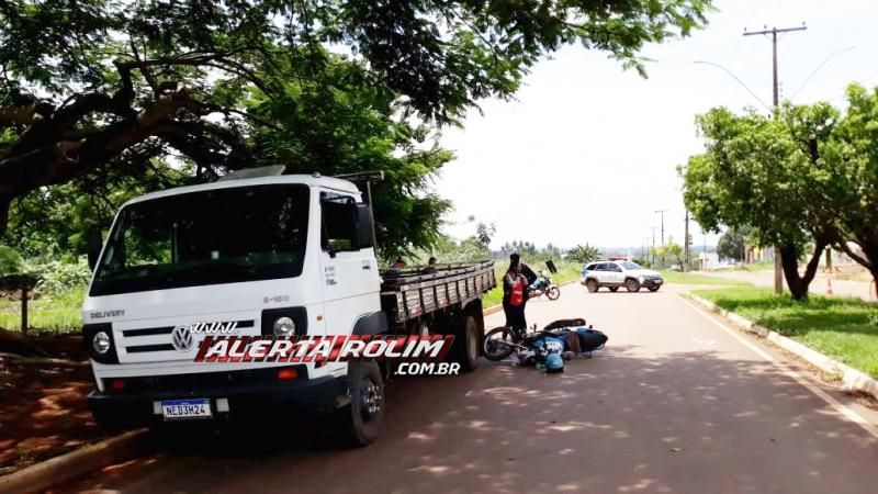 Mototaxista fratura braço e perna ao bater na traseira de caminhão estacionado no Bairro Cidade Alta, em Rolim de Moura Mototaxista fratura braço e perna ao bater na traseira de caminhão estacionado no Bairro Cidade Alta, em Rolim de Moura