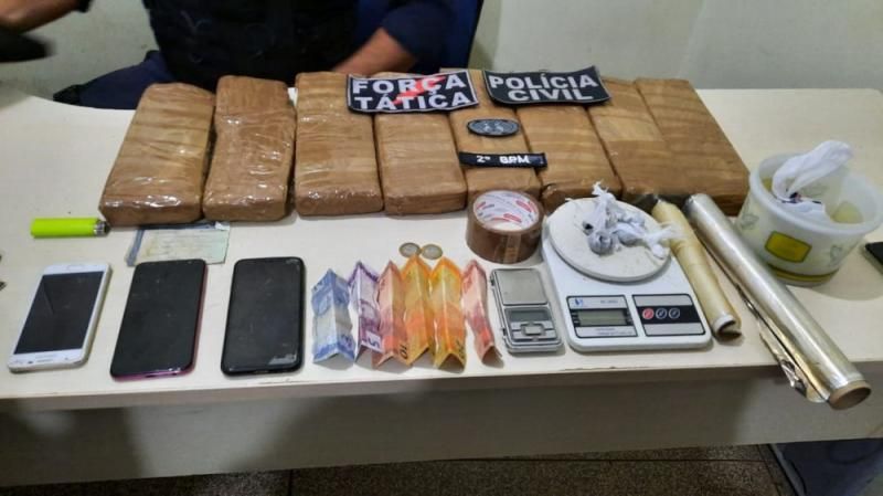 PM e PC retiram mais 07 Kg de Maconha das ruas de Ji-Paraná e desmantelam quadrilha PM e PC retiram mais 07 Kg de Maconha das ruas de Ji-Paraná e desmantelam quadrilha