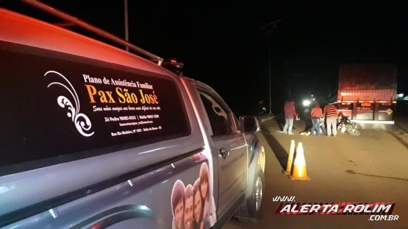 URGENTE - Motociclista morre após bater na traseira de carreta estacionada, em Rolim de Moura URGENTE - Motociclista morre após bater na traseira de carreta estacionada, em Rolim de Moura