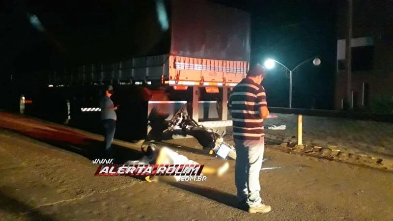 URGENTE - Motociclista morre após bater na traseira de carreta estacionada, em Rolim de Moura URGENTE - Motociclista morre após bater na traseira de carreta estacionada, em Rolim de Moura