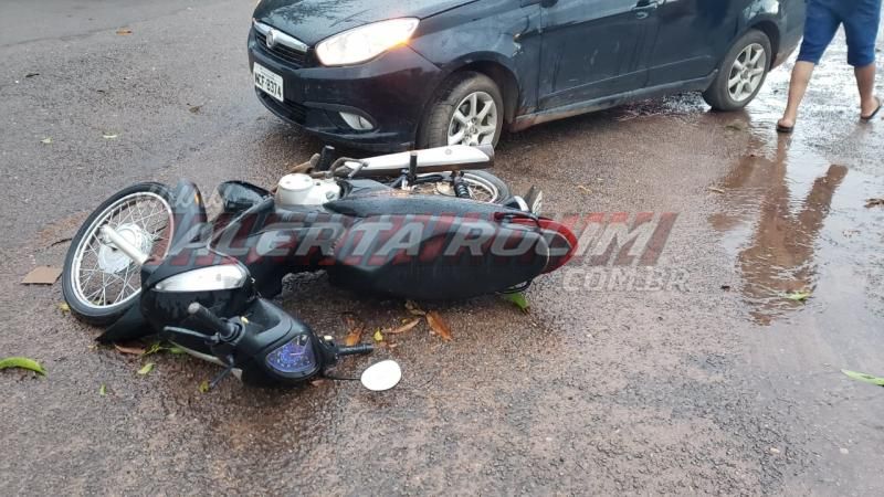 Acidente de trânsito com vítima é registrado nesta tarde de sábado em Rolim de Moura Acidente de trânsito com vítima é registrado nesta tarde de sábado em Rolim de Moura