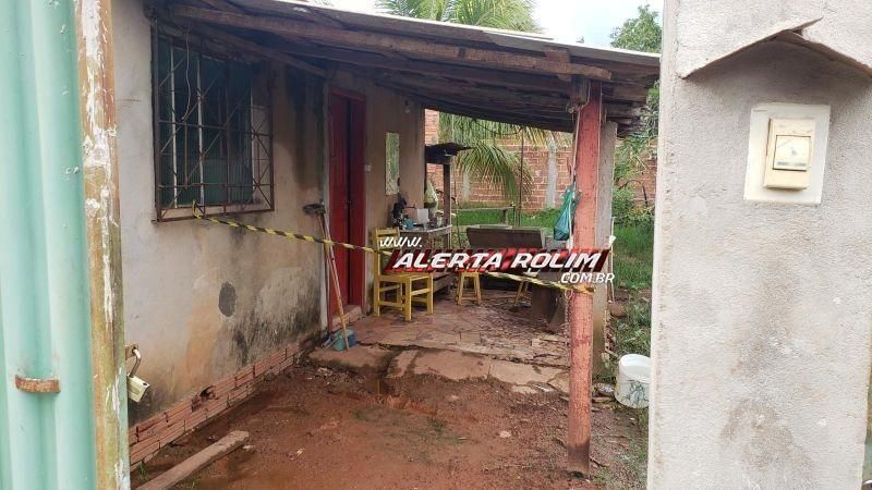 ATUALIZADA - Perícia descarta homicídio de homem encontrado morto nesta tarde de quinta-feira, em Rolim de Moura ATUALIZADA - Perícia descarta homicídio de homem encontrado morto nesta tarde de quinta-feira, em Rolim de Moura