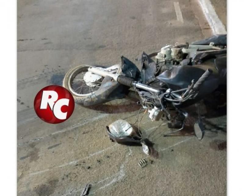 Carro passa por cima de motociclista e arrasta moto por mais de quatro quadras após invadir semáforo em São Francisco do Guaporé Carro passa por cima de motociclista e arrasta moto por mais de quatro quadras após invadir semáforo em São Francisco do Guaporé
