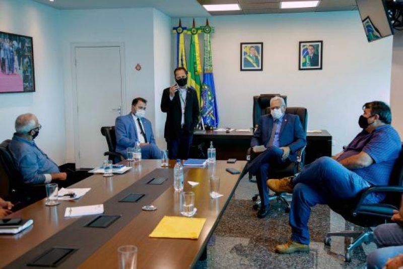 Combate à corrupção e transparência na aplicação dos recursos públicos foram temas de reunião entre Governo e prefeituras Combate à corrupção e transparência na aplicação dos recursos públicos foram temas de reunião entre Governo e prefeituras