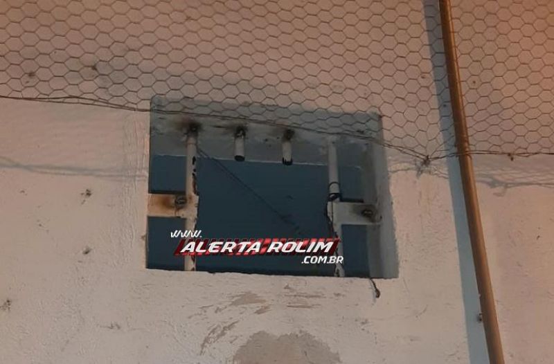 Dois detentos fugiram do Presídio Semiaberto nesta madrugada de sexta-feira, em Rolim de Moura Dois detentos fugiram do Presídio Semiaberto nesta madrugada de sexta-feira, em Rolim de Moura