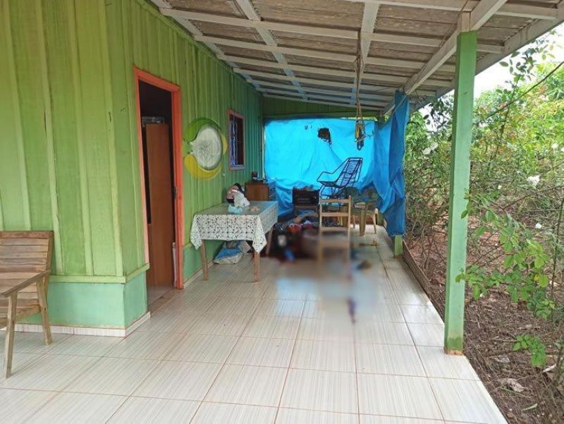 Filha mata o próprio pai com facada no pescoço, em Alta Floresta D´Oeste Filha mata o próprio pai com facada no pescoço, em Alta Floresta D´Oeste