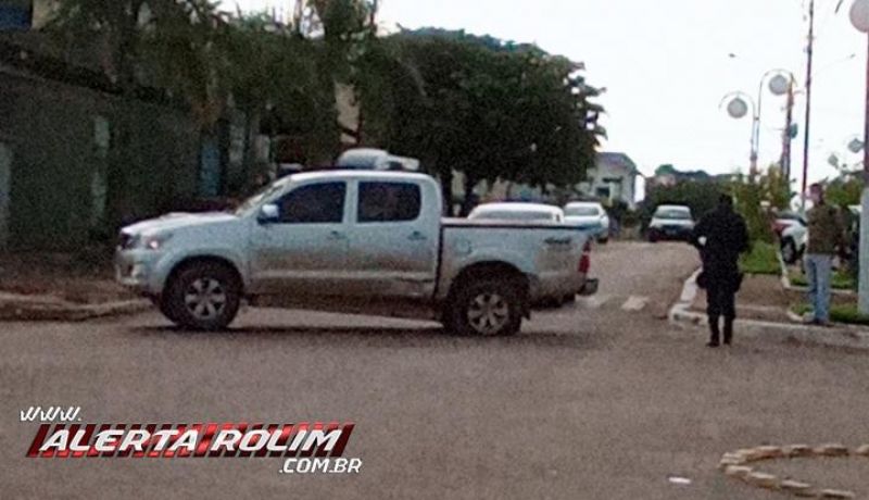 Colisão entre dois carros é registrada no Centro de Rolim de Moura Colisão entre dois carros é registrada no Centro de Rolim de Moura