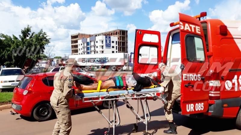 Irmãos são socorridos após colisão entre carro e moto no Centro de Rolim de Moura Irmãos são socorridos após colisão entre carro e moto no Centro de Rolim de Moura
