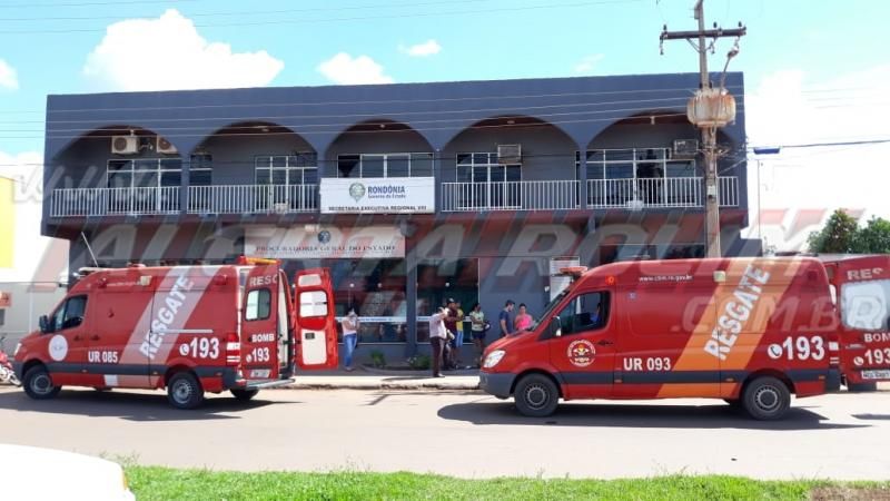 Irmãos são socorridos após colisão entre carro e moto no Centro de Rolim de Moura Irmãos são socorridos após colisão entre carro e moto no Centro de Rolim de Moura