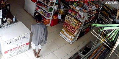 Ladrão armado efetua roubo em padaria no Bairro Planalto, em Rolim de Moura - Vídeo Ladrão armado efetua roubo em padaria no Bairro Planalto, em Rolim de Moura - Vídeo