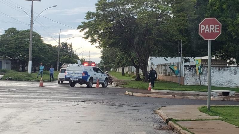 Mototaxista e passageira ficam feridos em acidente de trânsito na tarde desta sexta-feira, em Rolim de Moura Mototaxista e passageira ficam feridos em acidente de trânsito na tarde desta sexta-feira, em Rolim de Moura