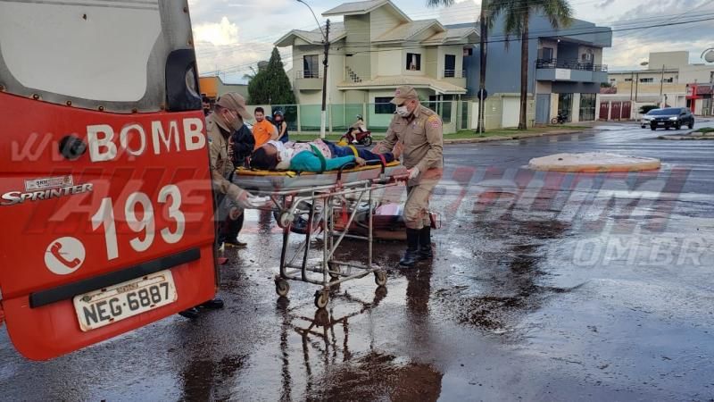 Mototaxista e passageira ficam feridos em acidente de trânsito na tarde desta sexta-feira, em Rolim de Moura Mototaxista e passageira ficam feridos em acidente de trânsito na tarde desta sexta-feira, em Rolim de Moura