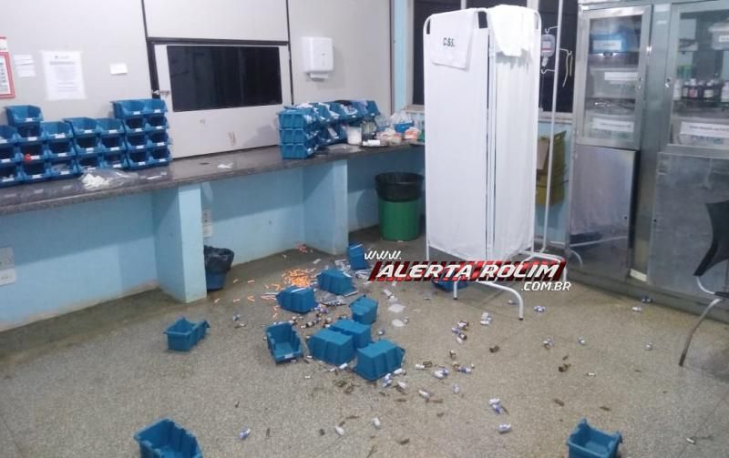 Mulher descontrolada danifica Hospital em Nova Brasilândia e Médico sofre ameaças e desacato, além de ser quase agredido, enquanto trabalhava Mulher descontrolada danifica Hospital em Nova Brasilândia e Médico sofre ameaças e desacato, além de ser quase agredido, enquanto trabalhava