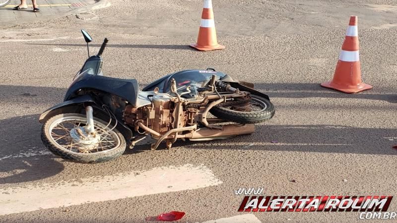 Mulher é socorrida após ser atingida por carro no Centro de Rolim de Moura Mulher é socorrida após ser atingida por carro no Centro de Rolim de Moura