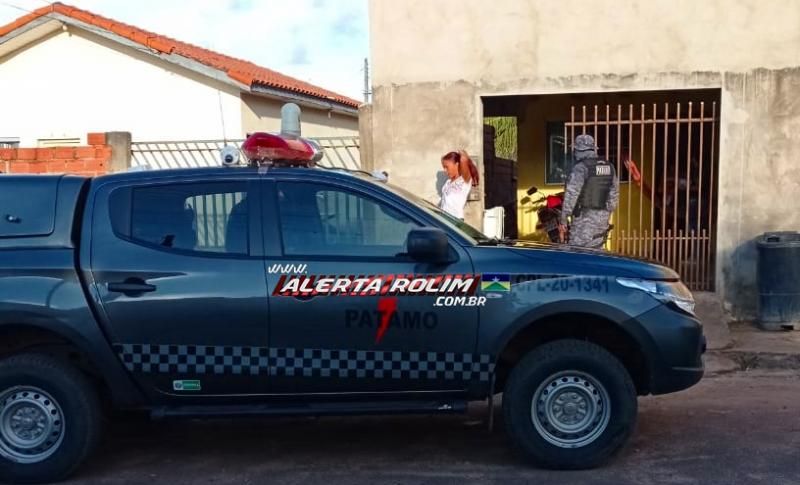 Mulher monitorada por tornozeleira é presa com armas de fogo, durante trabalho em conjunto entre a Polícia Militar e Polícia Civil em Rolim de Moura Mulher monitorada por tornozeleira é presa com armas de fogo, durante trabalho em conjunto entre a Polícia Militar e Polícia Civil em Rolim de Moura