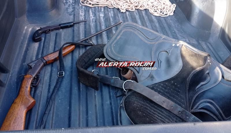 Mulher monitorada por tornozeleira é presa com armas de fogo, durante trabalho em conjunto entre a Polícia Militar e Polícia Civil em Rolim de Moura Mulher monitorada por tornozeleira é presa com armas de fogo, durante trabalho em conjunto entre a Polícia Militar e Polícia Civil em Rolim de Moura