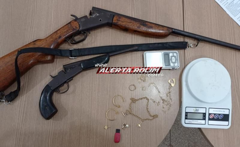 Mulher monitorada por tornozeleira é presa com armas de fogo, durante trabalho em conjunto entre a Polícia Militar e Polícia Civil em Rolim de Moura Mulher monitorada por tornozeleira é presa com armas de fogo, durante trabalho em conjunto entre a Polícia Militar e Polícia Civil em Rolim de Moura