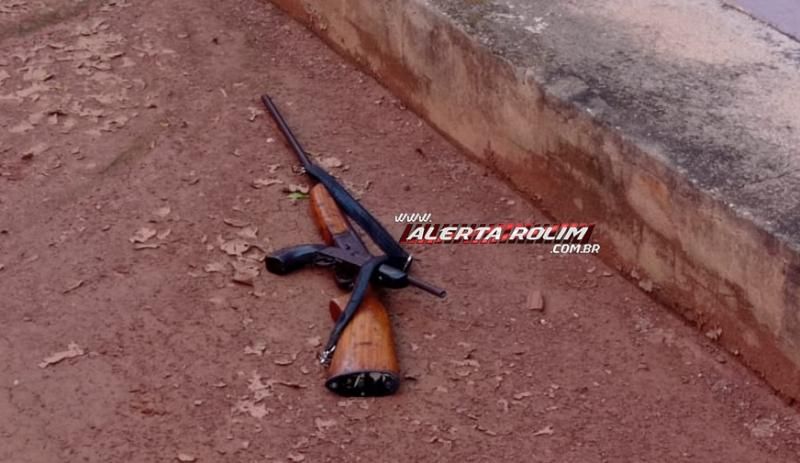 Mulher monitorada por tornozeleira é presa com armas de fogo, durante trabalho em conjunto entre a Polícia Militar e Polícia Civil em Rolim de Moura Mulher monitorada por tornozeleira é presa com armas de fogo, durante trabalho em conjunto entre a Polícia Militar e Polícia Civil em Rolim de Moura