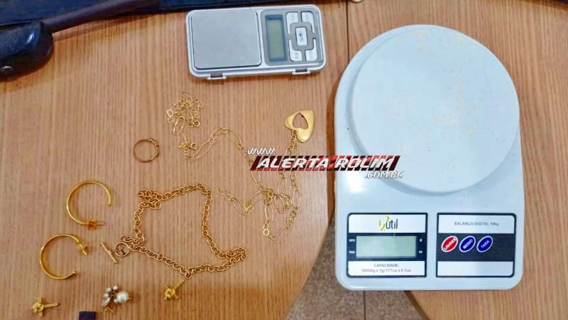 Mulher monitorada por tornozeleira é presa com armas de fogo, durante trabalho em conjunto entre a Polícia Militar e Polícia Civil em Rolim de Moura Mulher monitorada por tornozeleira é presa com armas de fogo, durante trabalho em conjunto entre a Polícia Militar e Polícia Civil em Rolim de Moura
