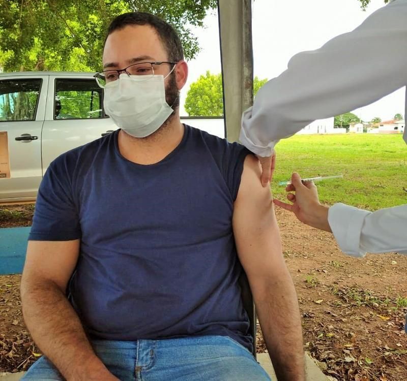 Servidores do Sentinela são os primeiros profissionais da saúde de Rolim de Moura a serem vacinados Servidores do Sentinela são os primeiros profissionais da saúde de Rolim de Moura a serem vacinados