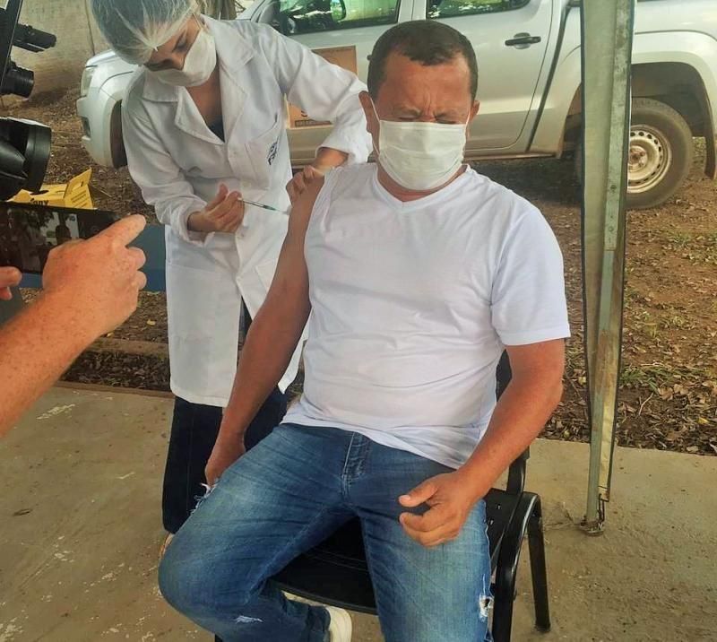 Servidores do Sentinela são os primeiros profissionais da saúde de Rolim de Moura a serem vacinados Servidores do Sentinela são os primeiros profissionais da saúde de Rolim de Moura a serem vacinados