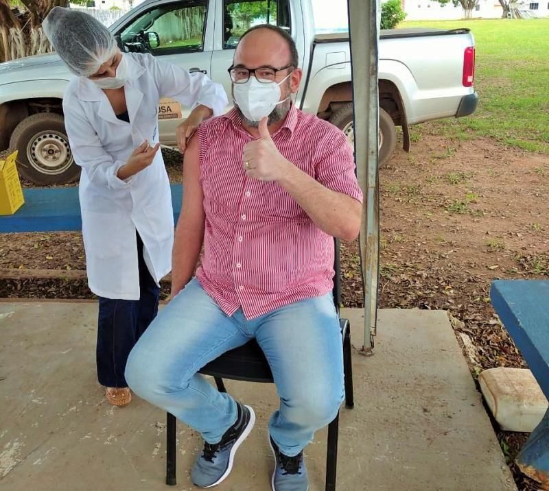 Servidores do Sentinela são os primeiros profissionais da saúde de Rolim de Moura a serem vacinados Servidores do Sentinela são os primeiros profissionais da saúde de Rolim de Moura a serem vacinados