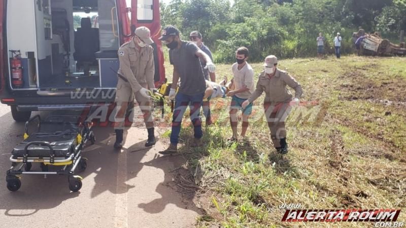Veículo capota na RO-010 nesta manhã de sábado, em Rolim de Moura Veículo capota na RO-010 nesta manhã de sábado, em Rolim de Moura