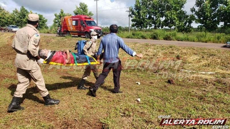 Veículo capota na RO-010 nesta manhã de sábado, em Rolim de Moura Veículo capota na RO-010 nesta manhã de sábado, em Rolim de Moura