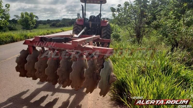 Veículo capota na RO-010 nesta manhã de sábado, em Rolim de Moura Veículo capota na RO-010 nesta manhã de sábado, em Rolim de Moura