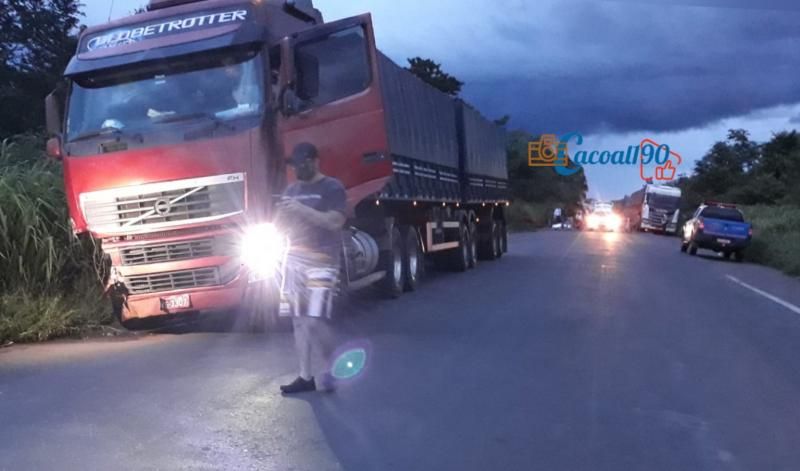 ATUALIZADA - Motorista morre após colisão frontal com carreta na BR-364 entre Cacoal e Pimenta Bueno ATUALIZADA - Motorista morre após colisão frontal com carreta na BR-364 entre Cacoal e Pimenta Bueno