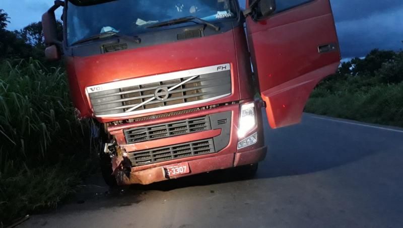 ATUALIZADA - Motorista morre após colisão frontal com carreta na BR-364 entre Cacoal e Pimenta Bueno ATUALIZADA - Motorista morre após colisão frontal com carreta na BR-364 entre Cacoal e Pimenta Bueno