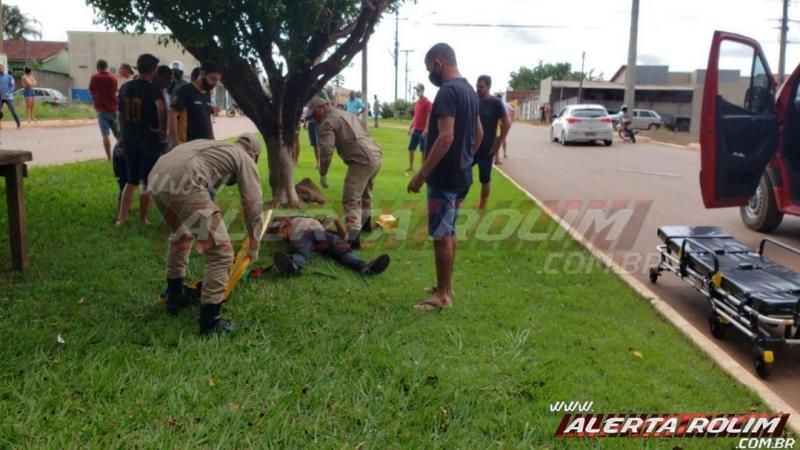 URGENTE - Caminhonete capota após colisão com automóvel e duas pessoas foram socorridas ao hospital em Rolim de Moura URGENTE - Caminhonete capota após colisão com automóvel e duas pessoas foram socorridas ao hospital em Rolim de Moura