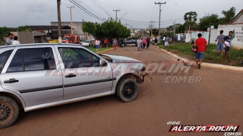 URGENTE - Caminhonete capota após colisão com automóvel e duas pessoas foram socorridas ao hospital em Rolim de Moura URGENTE - Caminhonete capota após colisão com automóvel e duas pessoas foram socorridas ao hospital em Rolim de Moura