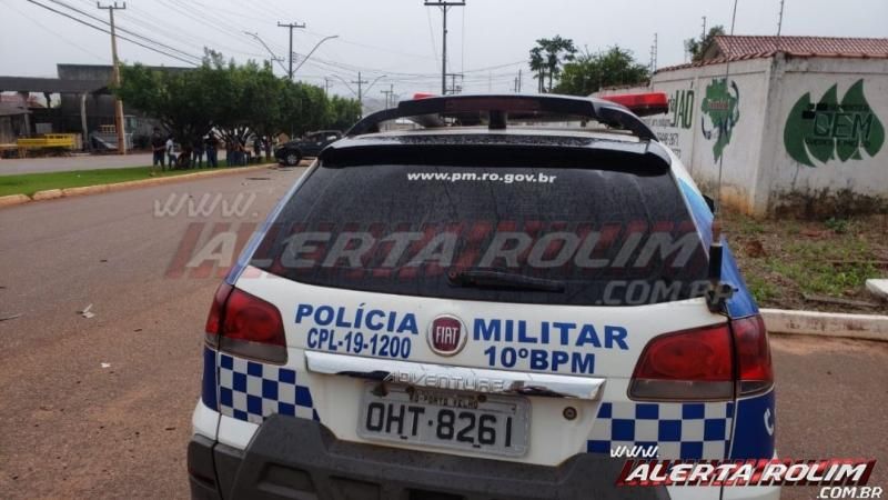 URGENTE - Caminhonete capota após colisão com automóvel e duas pessoas foram socorridas ao hospital em Rolim de Moura URGENTE - Caminhonete capota após colisão com automóvel e duas pessoas foram socorridas ao hospital em Rolim de Moura