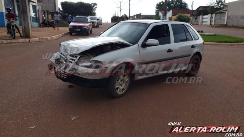 URGENTE - Caminhonete capota após colisão com automóvel e duas pessoas foram socorridas ao hospital em Rolim de Moura URGENTE - Caminhonete capota após colisão com automóvel e duas pessoas foram socorridas ao hospital em Rolim de Moura