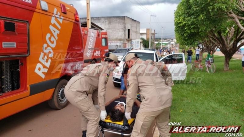 URGENTE - Caminhonete capota após colisão com automóvel e duas pessoas foram socorridas ao hospital em Rolim de Moura URGENTE - Caminhonete capota após colisão com automóvel e duas pessoas foram socorridas ao hospital em Rolim de Moura