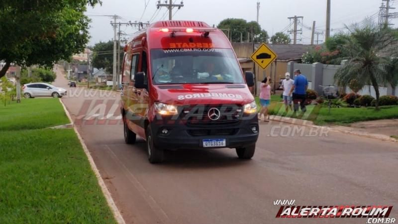 URGENTE - Caminhonete capota após colisão com automóvel e duas pessoas foram socorridas ao hospital em Rolim de Moura URGENTE - Caminhonete capota após colisão com automóvel e duas pessoas foram socorridas ao hospital em Rolim de Moura