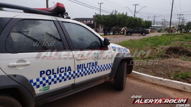URGENTE - Caminhonete capota após colisão com automóvel e duas pessoas foram socorridas ao hospital em Rolim de Moura URGENTE - Caminhonete capota após colisão com automóvel e duas pessoas foram socorridas ao hospital em Rolim de Moura