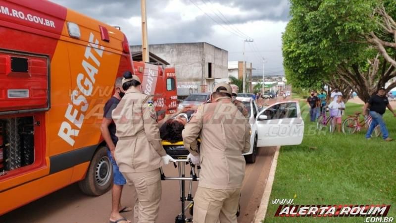 URGENTE - Caminhonete capota após colisão com automóvel e duas pessoas foram socorridas ao hospital em Rolim de Moura URGENTE - Caminhonete capota após colisão com automóvel e duas pessoas foram socorridas ao hospital em Rolim de Moura