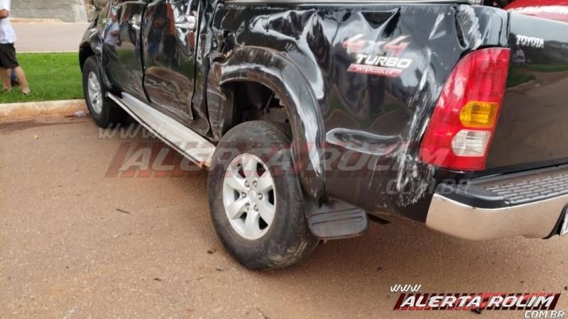 URGENTE - Caminhonete capota após colisão com automóvel e duas pessoas foram socorridas ao hospital em Rolim de Moura URGENTE - Caminhonete capota após colisão com automóvel e duas pessoas foram socorridas ao hospital em Rolim de Moura