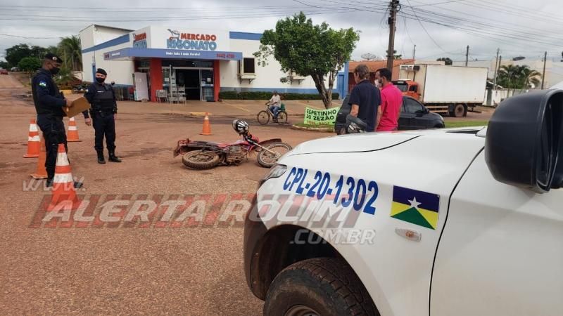 Colisão entre carro e moto deixa um ferido no Bairro Boa Esperança em Rolim de Moura Colisão entre carro e moto deixa um ferido no Bairro Boa Esperança em Rolim de Moura