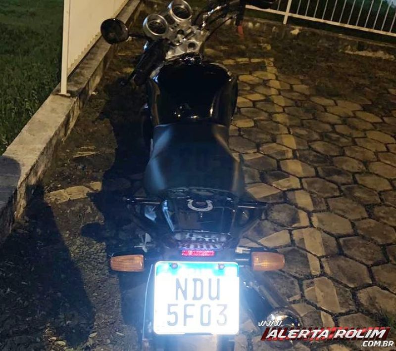 Estelionatário, acusado de aplicar golpes em várias cidades e estados do Brasil é preso pela PM em Nova Estrela/RO Estelionatário, acusado de aplicar golpes em várias cidades e estados do Brasil é preso pela PM em Nova Estrela/RO