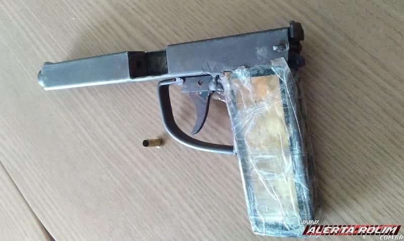 Homem apontado como suspeito no envolvimento de vários roubos é preso pela PM com arma de fogo em Rolim de Moura Homem apontado como suspeito no envolvimento de vários roubos é preso pela PM com arma de fogo em Rolim de Moura