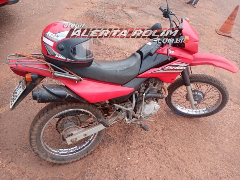 Motociclista é socorrido com suspeita de fratura em uma das pernas após acidente de trânsito no Bairro Planalto em Rolim de Moura Motociclista é socorrido com suspeita de fratura em uma das pernas após acidente de trânsito no Bairro Planalto em Rolim de Moura