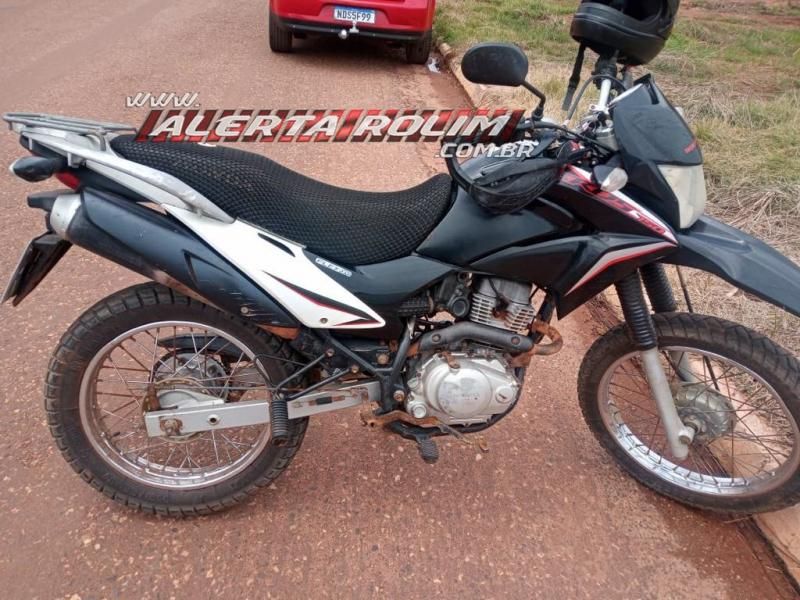 Motociclista é socorrido com suspeita de fratura em uma das pernas após acidente de trânsito no Bairro Planalto em Rolim de Moura Motociclista é socorrido com suspeita de fratura em uma das pernas após acidente de trânsito no Bairro Planalto em Rolim de Moura