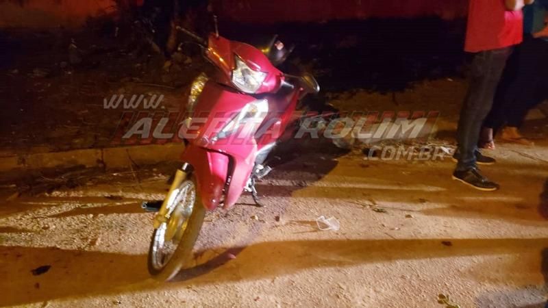 Motociclista fica ferido após se chocar contra caçamba de entulho em Rolim de Moura Motociclista fica ferido após se chocar contra caçamba de entulho em Rolim de Moura