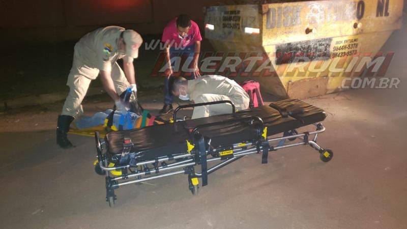 Motociclista fica ferido após se chocar contra caçamba de entulho em Rolim de Moura Motociclista fica ferido após se chocar contra caçamba de entulho em Rolim de Moura