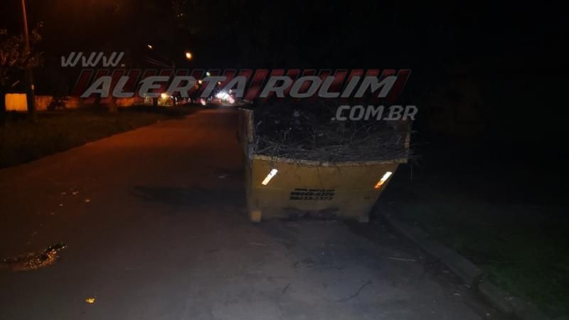 Motociclista fica ferido após se chocar contra caçamba de entulho em Rolim de Moura Motociclista fica ferido após se chocar contra caçamba de entulho em Rolim de Moura