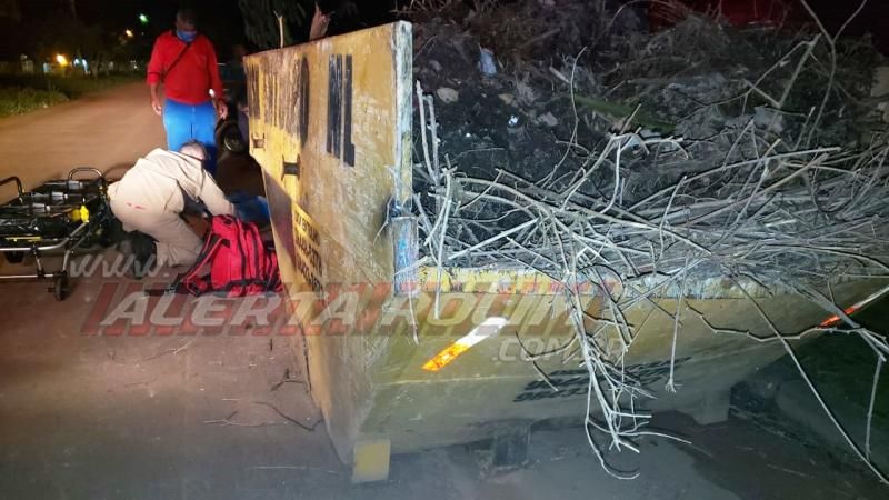 Motociclista fica ferido após se chocar contra caçamba de entulho em Rolim de Moura Motociclista fica ferido após se chocar contra caçamba de entulho em Rolim de Moura